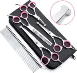 Professionele Hondenscharen Set - Extra Veilige Grooming Set - Trimscharen Voor Honden - Knipschaar - Effileerschaar / Uitdunschaar - Gebogen Schaar Met Ronde Punt - Precisieschaar - Hondenverzorging - Inclusief Kam, 2 Haarclips En Luxe Opbergdoos -Huisdierbenodigdheden 1200x1136 6