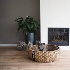District 70 COCOON - Luxe Hondenmand Van Duurzaam Hoogwaardig Riet Met Zacht Kussen - Maten S/M/L - Large 34 District 70 COCOON - Luxe Hondenmand Van Duurzaam Hoogwaardig Riet Met Zacht Kussen - Maten S/M/L - Large -Huisdierbenodigdheden 1200x1200 105